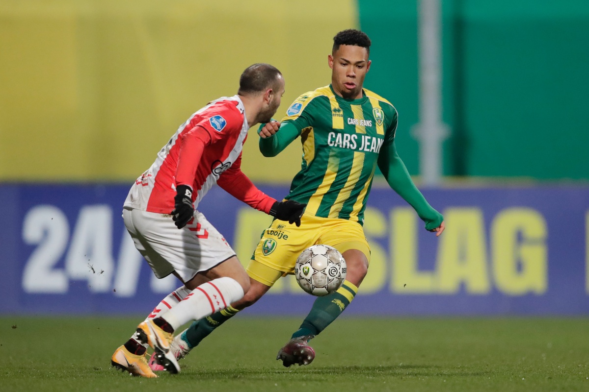 歉不仅是对 歉不仅是对